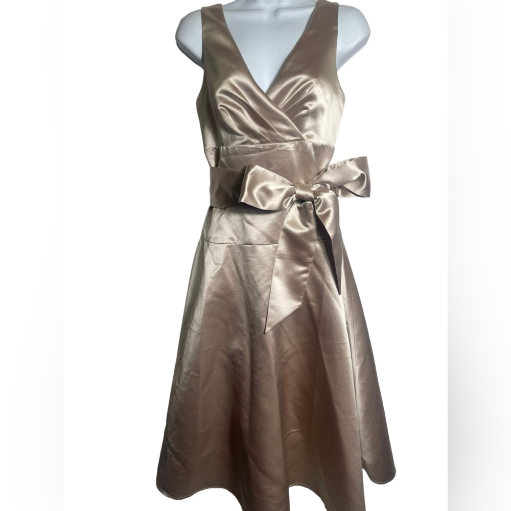 BCBG Paris dress size 4 stunning champagne color sleeveless party dress